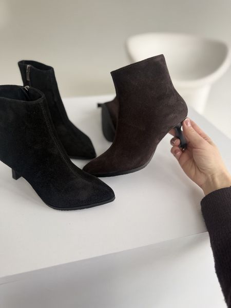 , Chocolate suede, flannel lining, 35